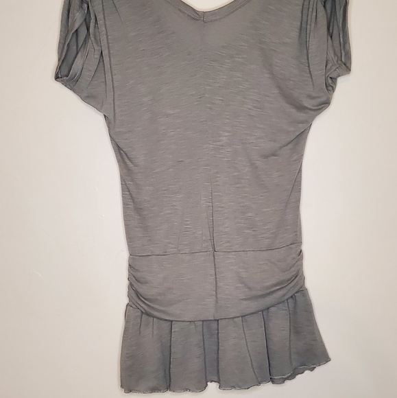 Light Gray Short Sleeve Tunic with Gathered Details - Picture 4 of 10